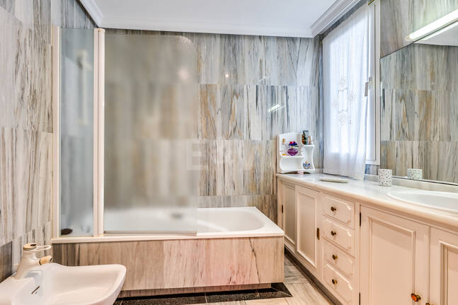 4-rumslägenhet vid stranden med havsutsikt i Marbella