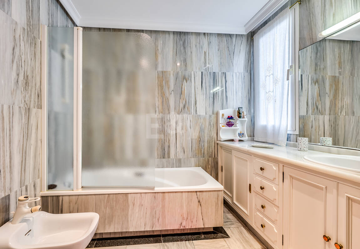 4-rumslägenhet vid stranden med havsutsikt i Marbella