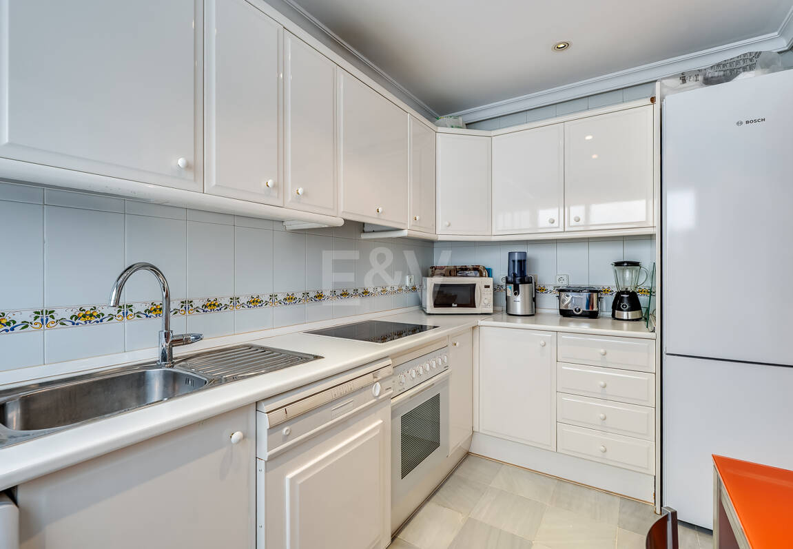 4-rumslägenhet vid stranden med havsutsikt i Marbella