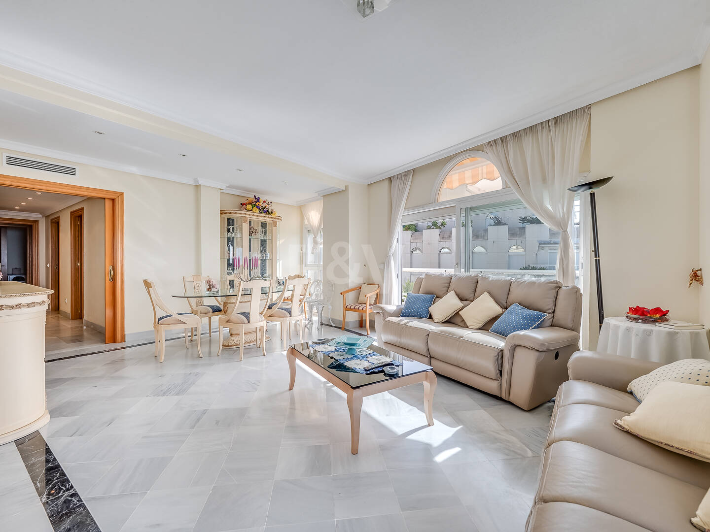 4 Sypialnia Beachfront Apartament z widokiem na morze w Marbella