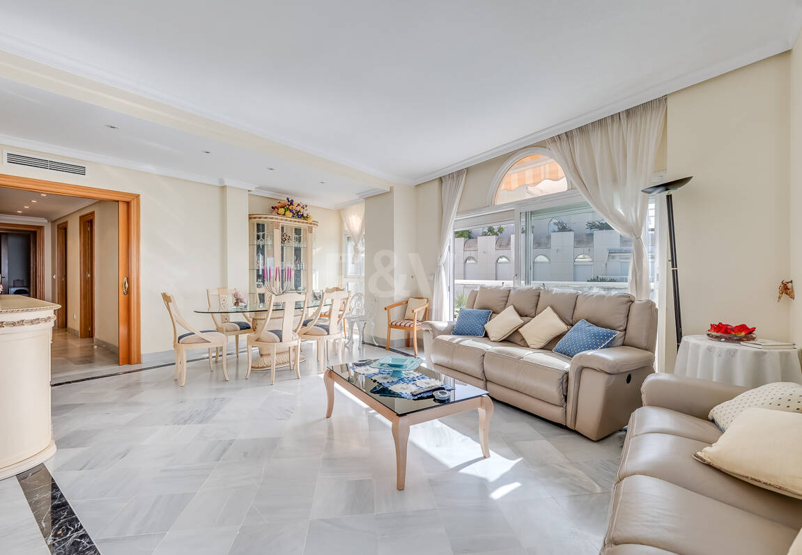 4-rumslägenhet vid stranden med havsutsikt i Marbella