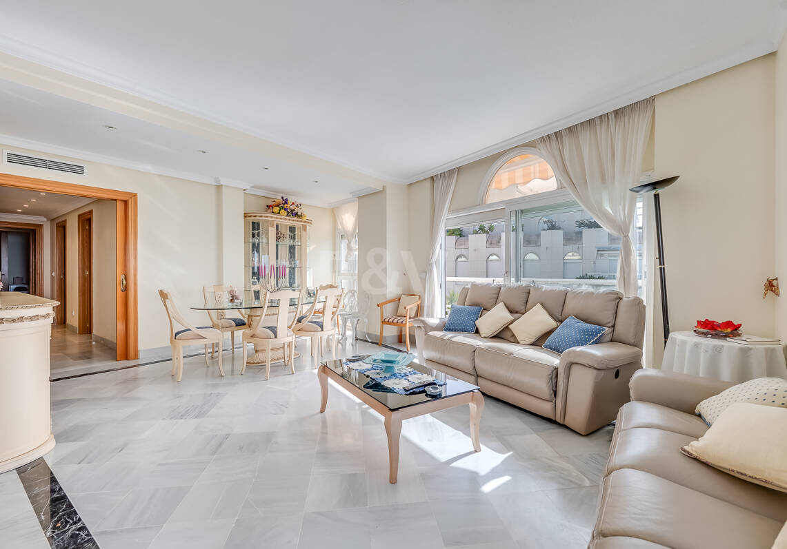 Appartement 4 Chambres en front de mer avec vue sur la mer à Marbella