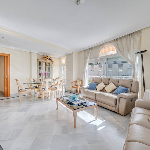 4 Bedroom Beachfront Apartment with Sea views in Marbella