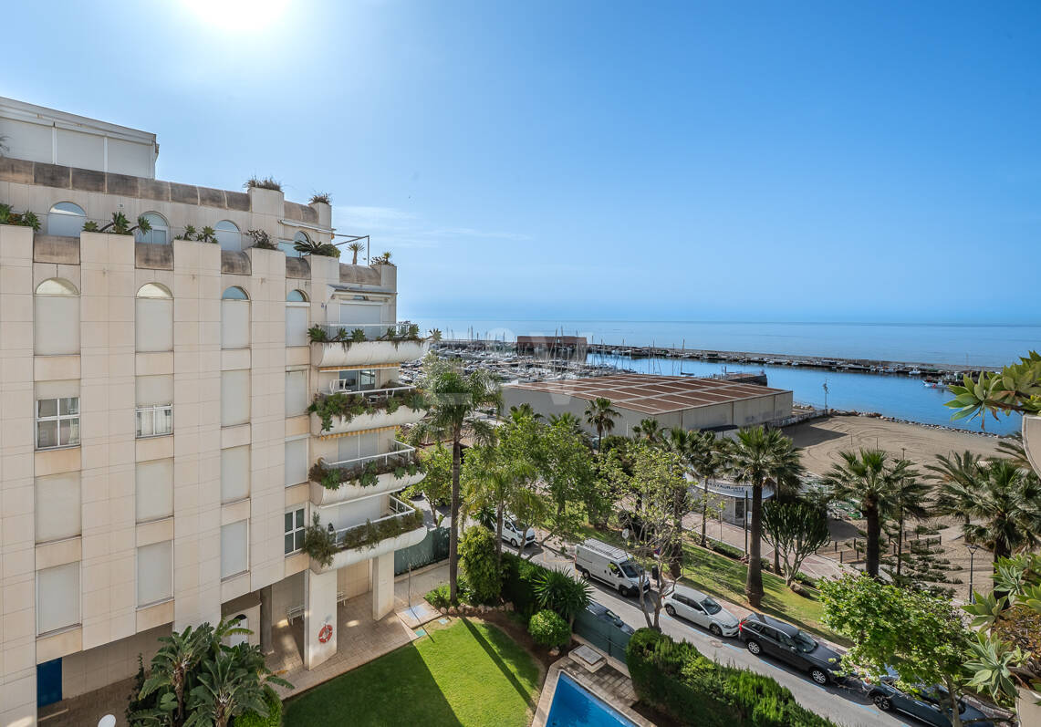 Appartement 4 Chambres en front de mer avec vue sur la mer à Marbella