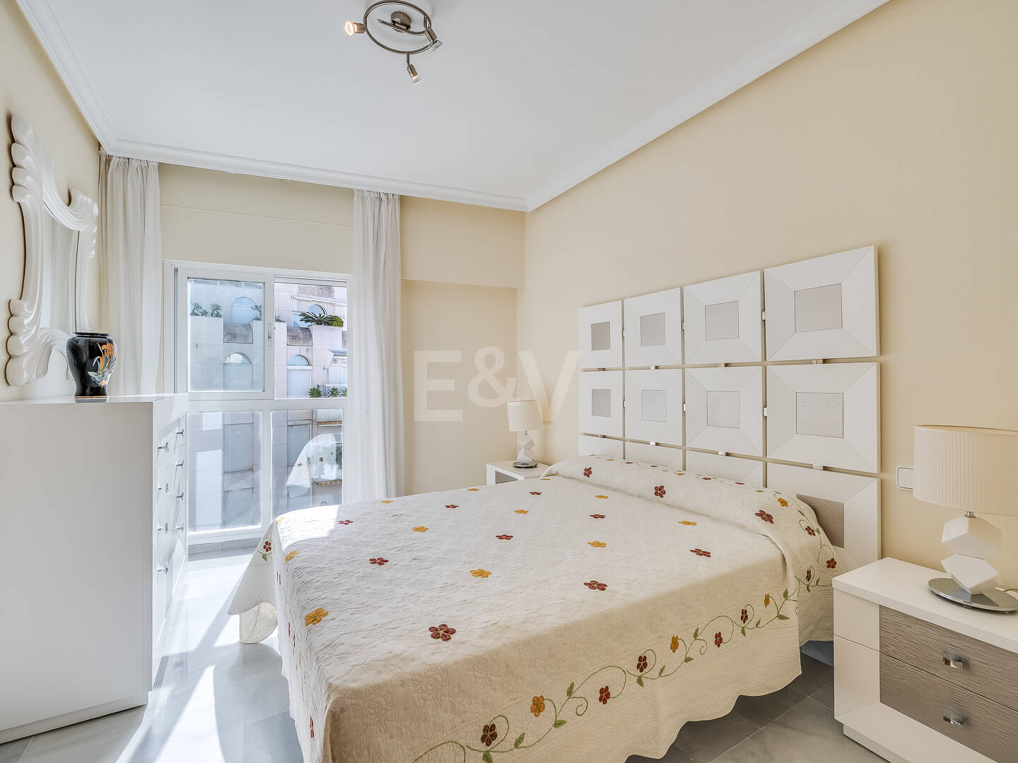 4 Sypialnia Beachfront Apartament z widokiem na morze w Marbella