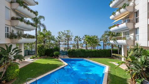 4 Bedroom Beachfront Apartment with amazing Sea views in Marbella