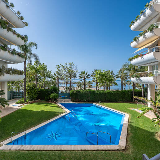 4-rumslägenhet vid stranden med havsutsikt i Marbella
