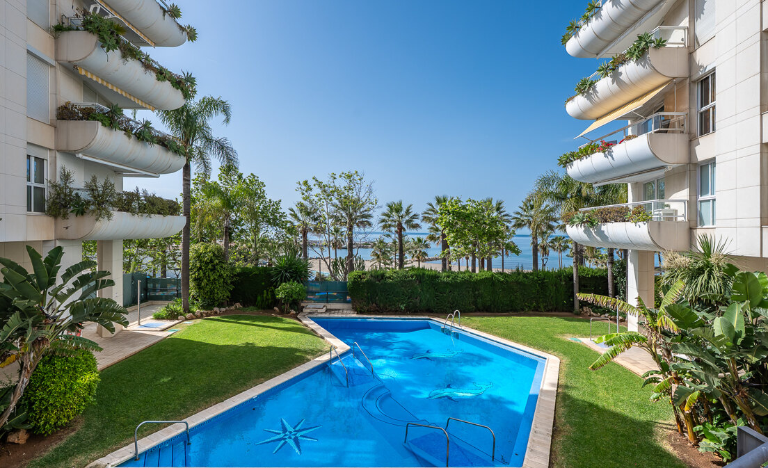 4 Bedroom Beachfront Apartment with amazing Sea views in Marbella