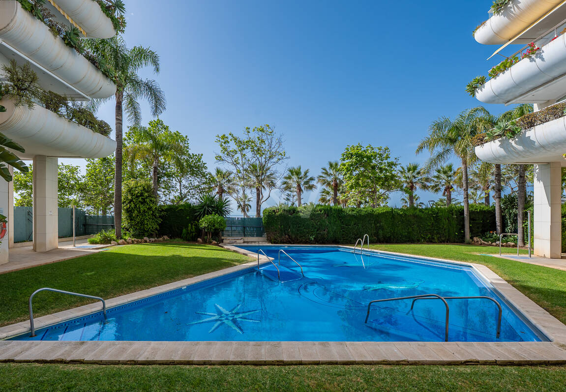 4-rumslägenhet vid stranden med havsutsikt i Marbella