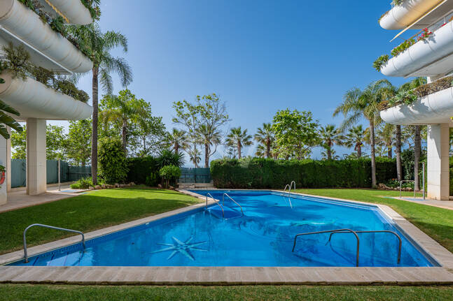 4-rumslägenhet vid stranden med havsutsikt i Marbella