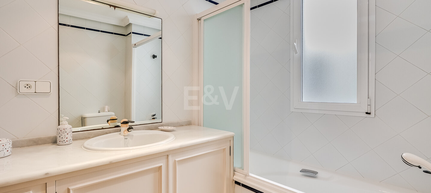 Apartament na sprzedaż w Beach Side Golden Mile, Marbella Golden Mile
