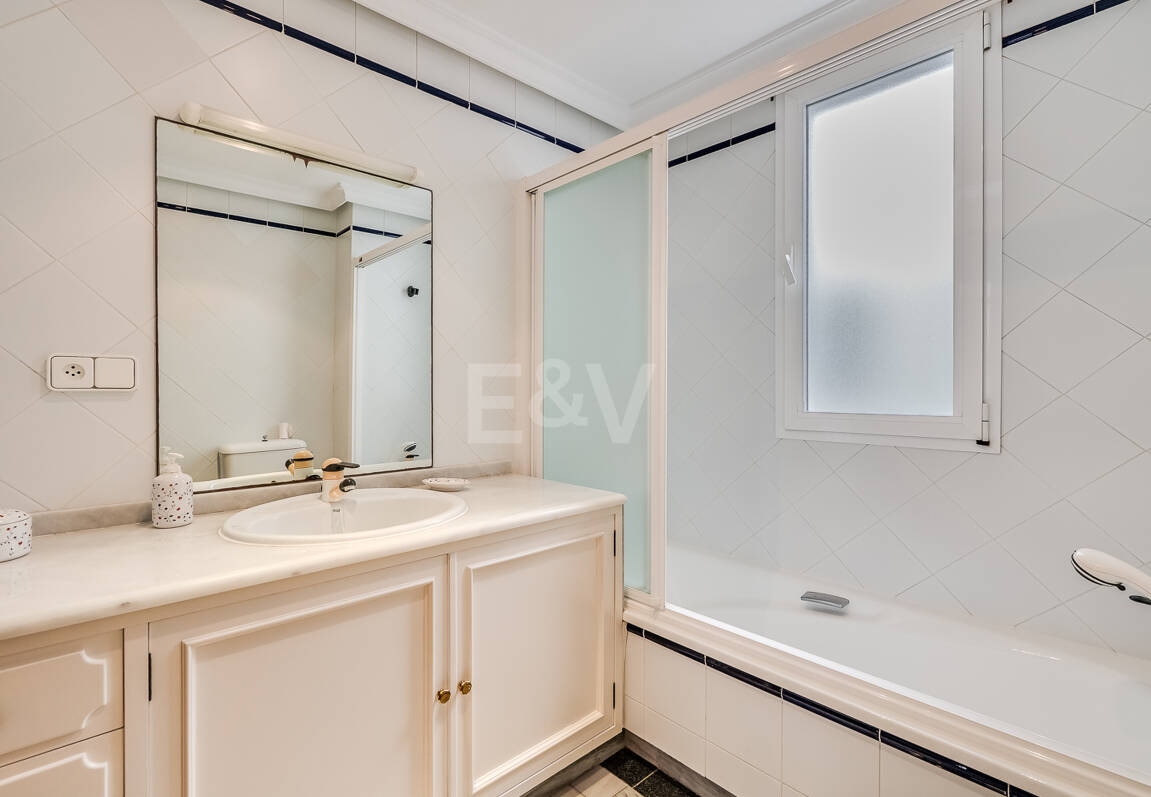 4-rumslägenhet vid stranden med havsutsikt i Marbella