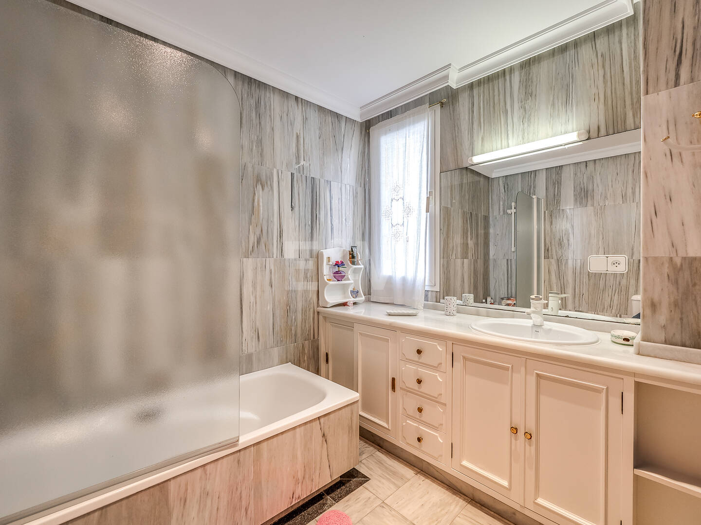 4 Sypialnia Beachfront Apartament z widokiem na morze w Marbella