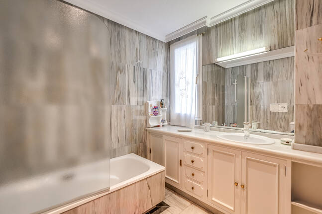 4-rumslägenhet vid stranden med havsutsikt i Marbella