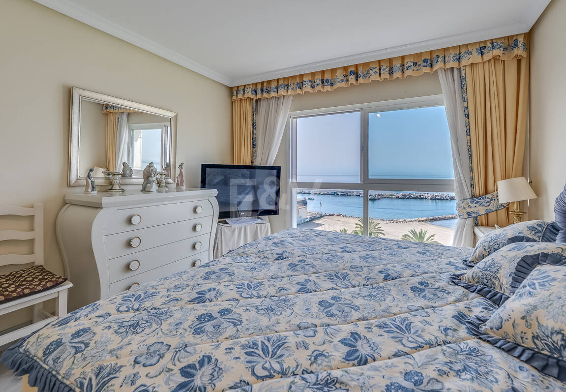 4-rumslägenhet vid stranden med havsutsikt i Marbella