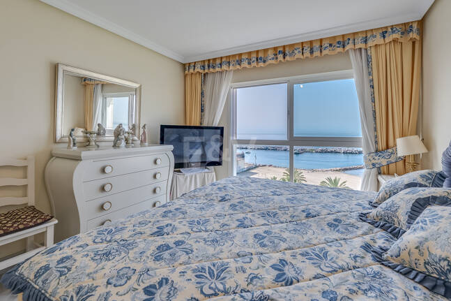 4-rumslägenhet vid stranden med havsutsikt i Marbella