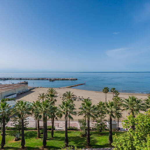 4-rumslägenhet vid stranden med havsutsikt i Marbella