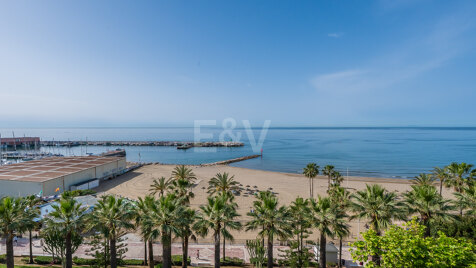 4 Bedroom Beachfront Apartment with amazing Sea views in Marbella