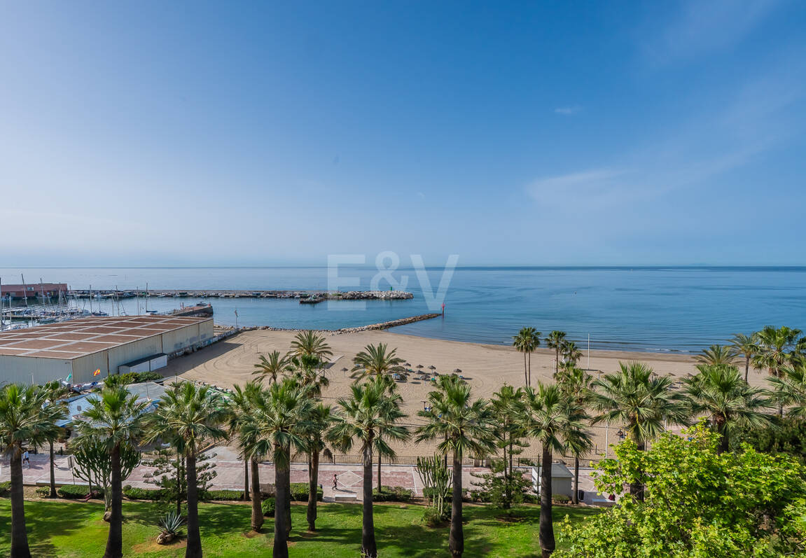 4-rumslägenhet vid stranden med havsutsikt i Marbella