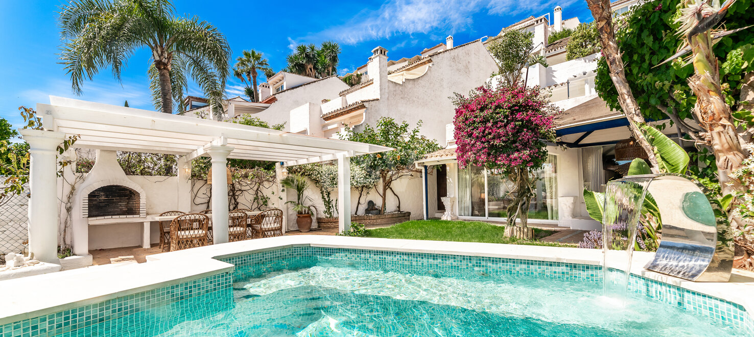 Radhus till salu i Puerto Banus, Marbella