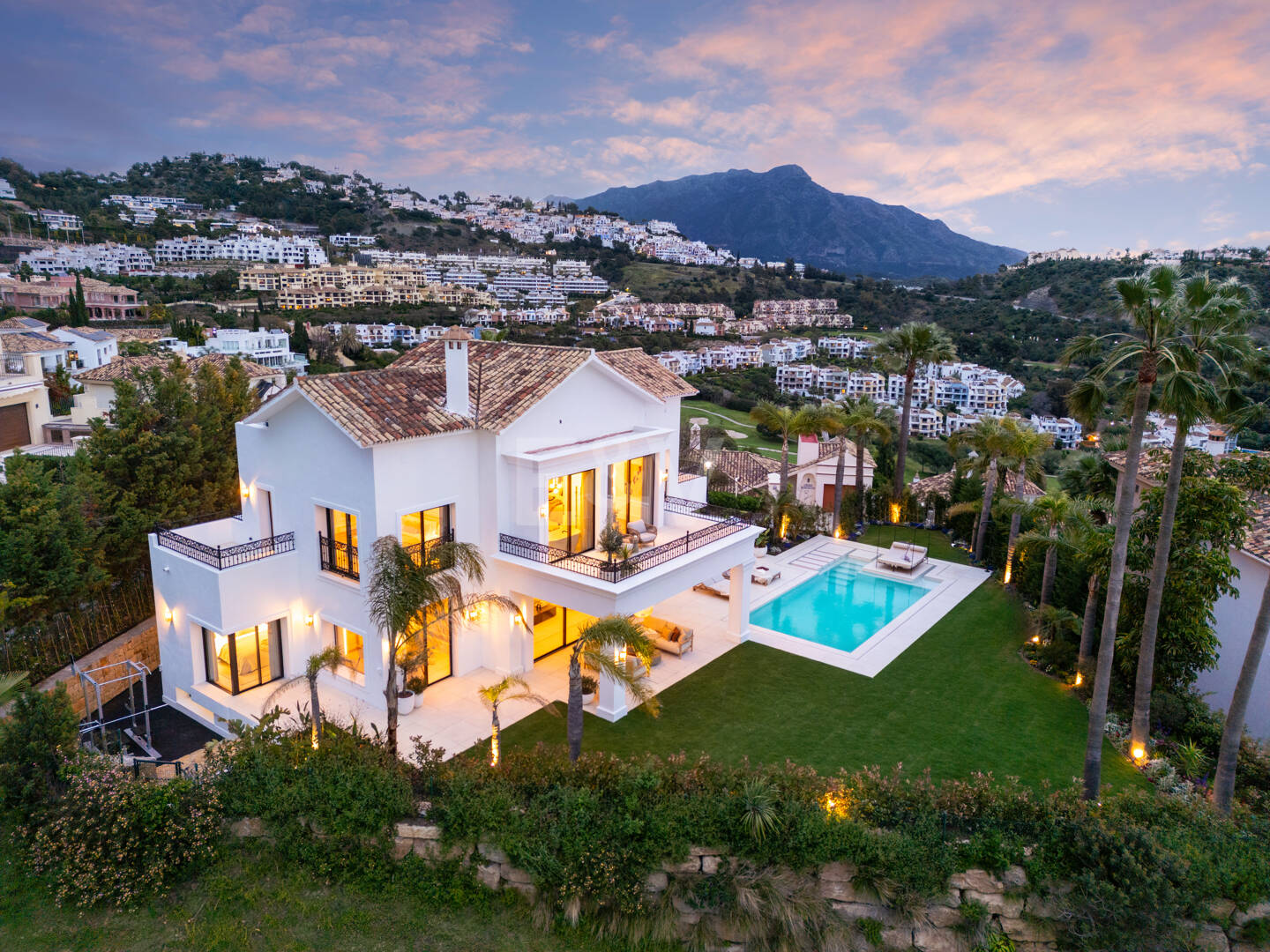 Spectacular villa with sea views and 5 star amenities