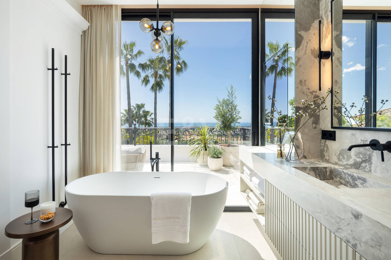 Spectacular villa with sea views and 5 star amenities