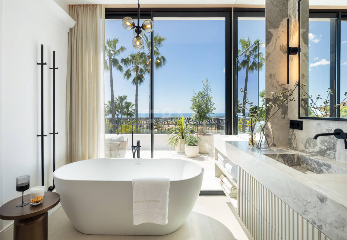 Spectacular villa with sea views and 5 star amenities