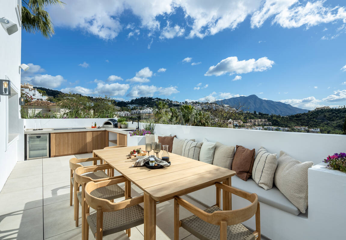 Spectacular villa with sea views and 5 star amenities