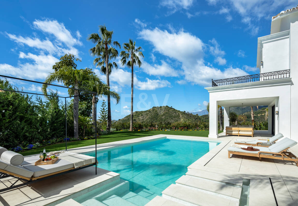 Spectacular villa with sea views and 5 star amenities