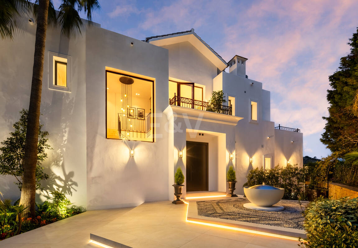 Spectacular villa with sea views and 5 star amenities