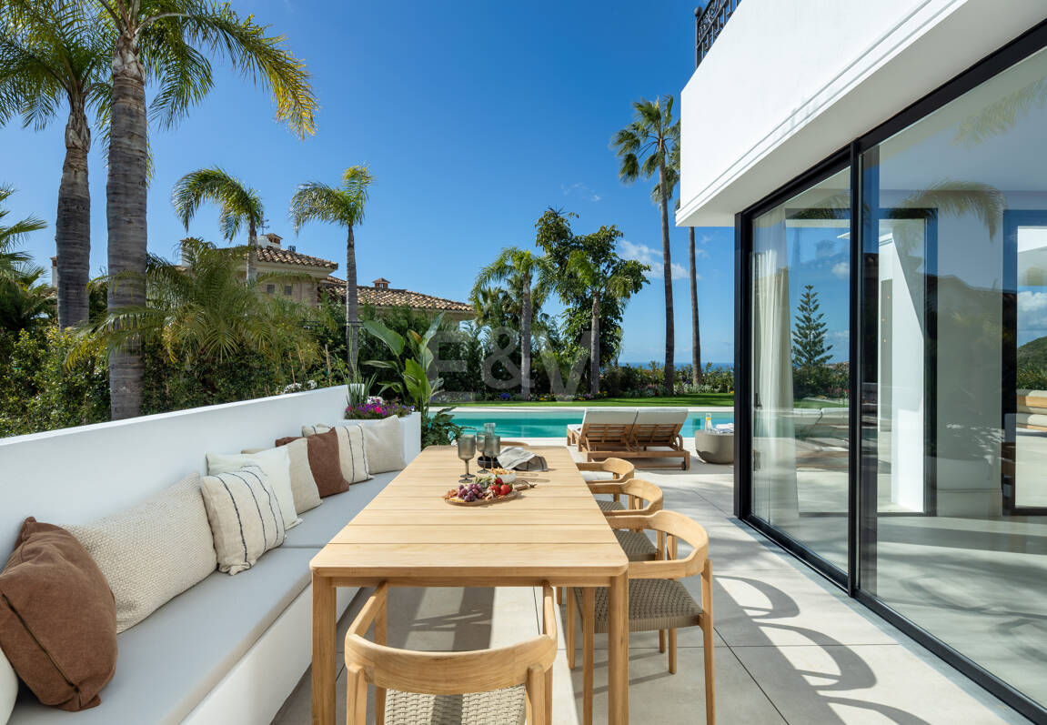 Spectacular villa with sea views and 5 star amenities