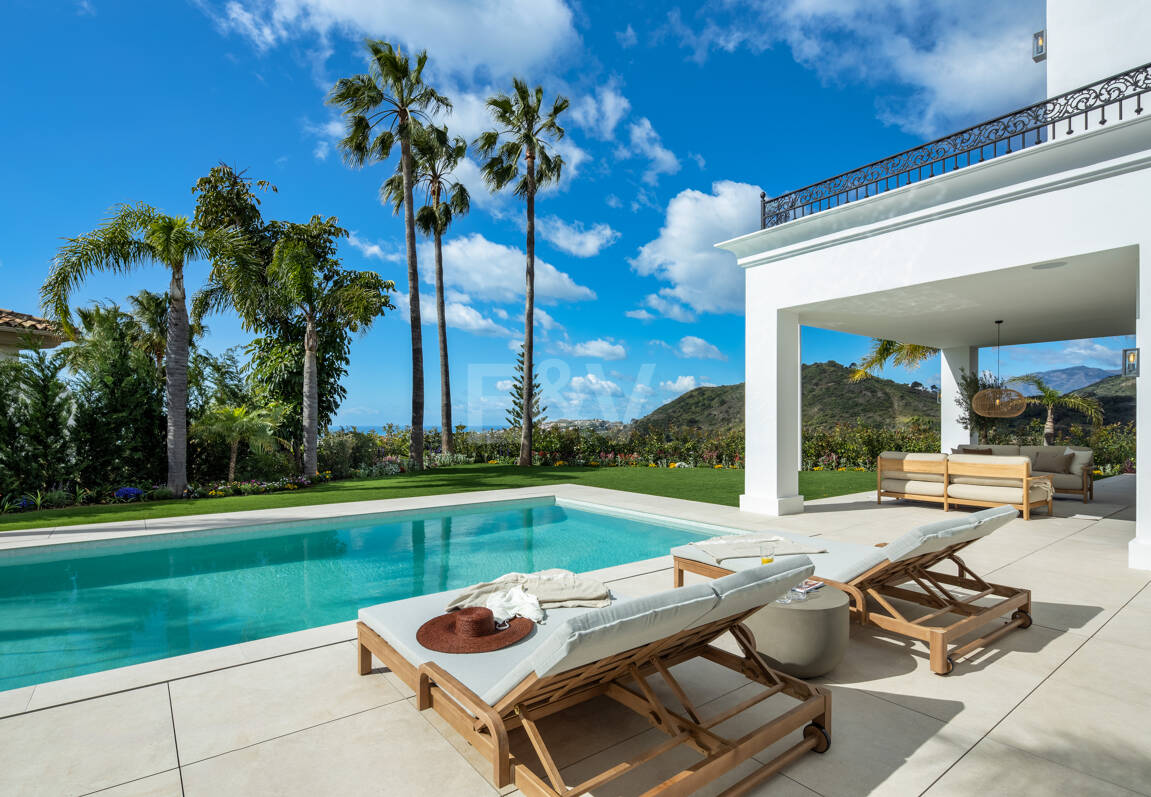 Spectacular villa with sea views and 5 star amenities