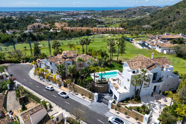 Spectacular villa with sea views and 5 star amenities