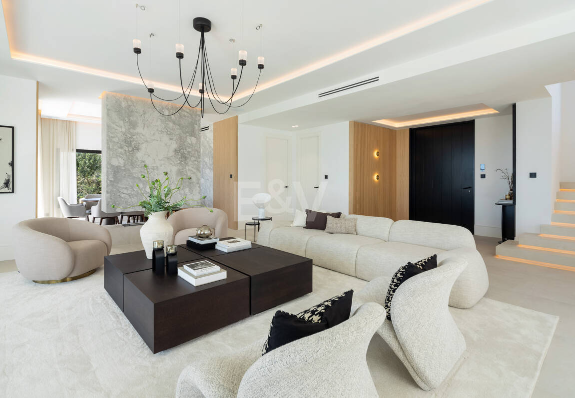 Spectacular villa with sea views and 5 star amenities