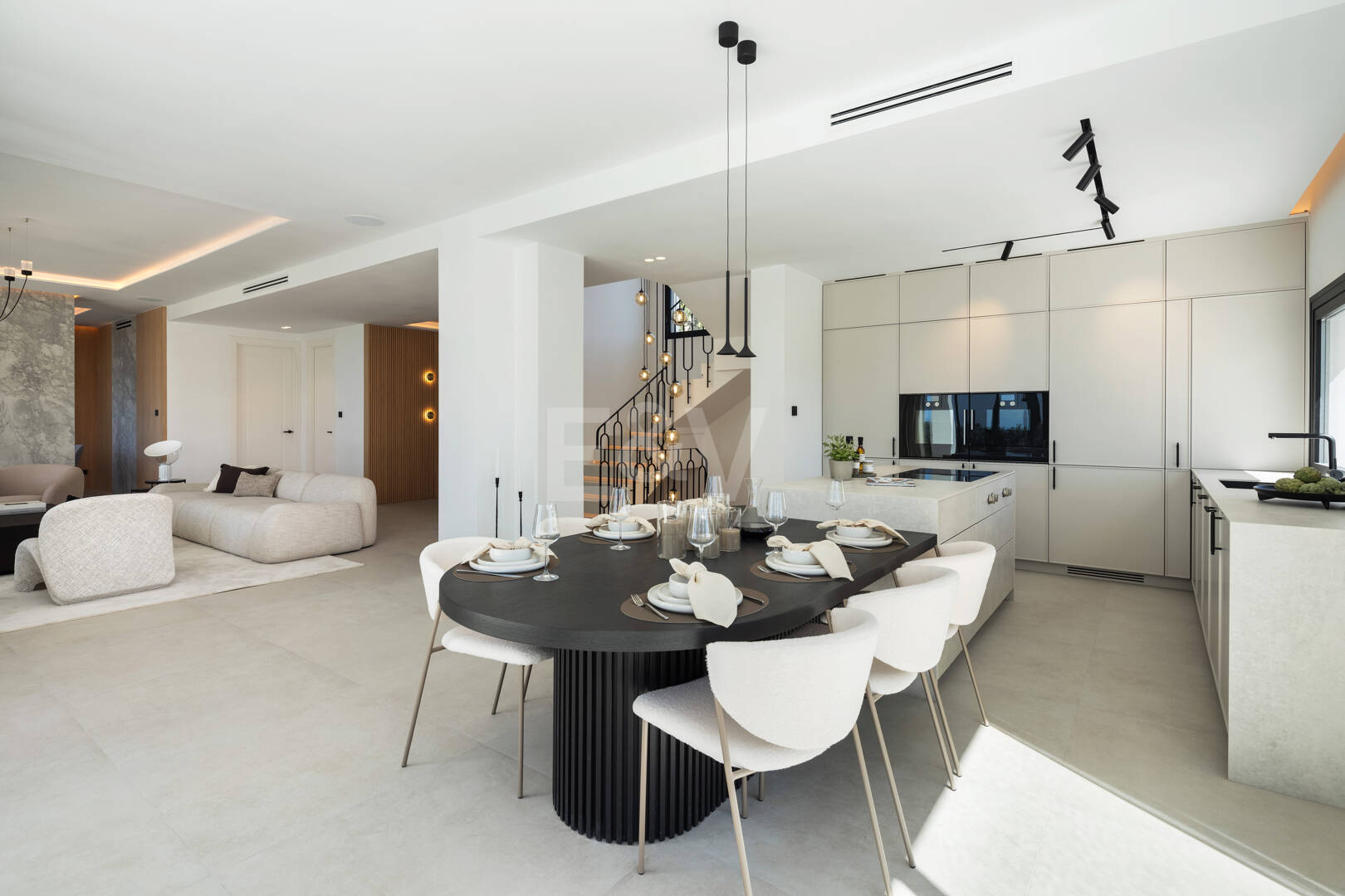 Spectacular villa with sea views and 5 star amenities