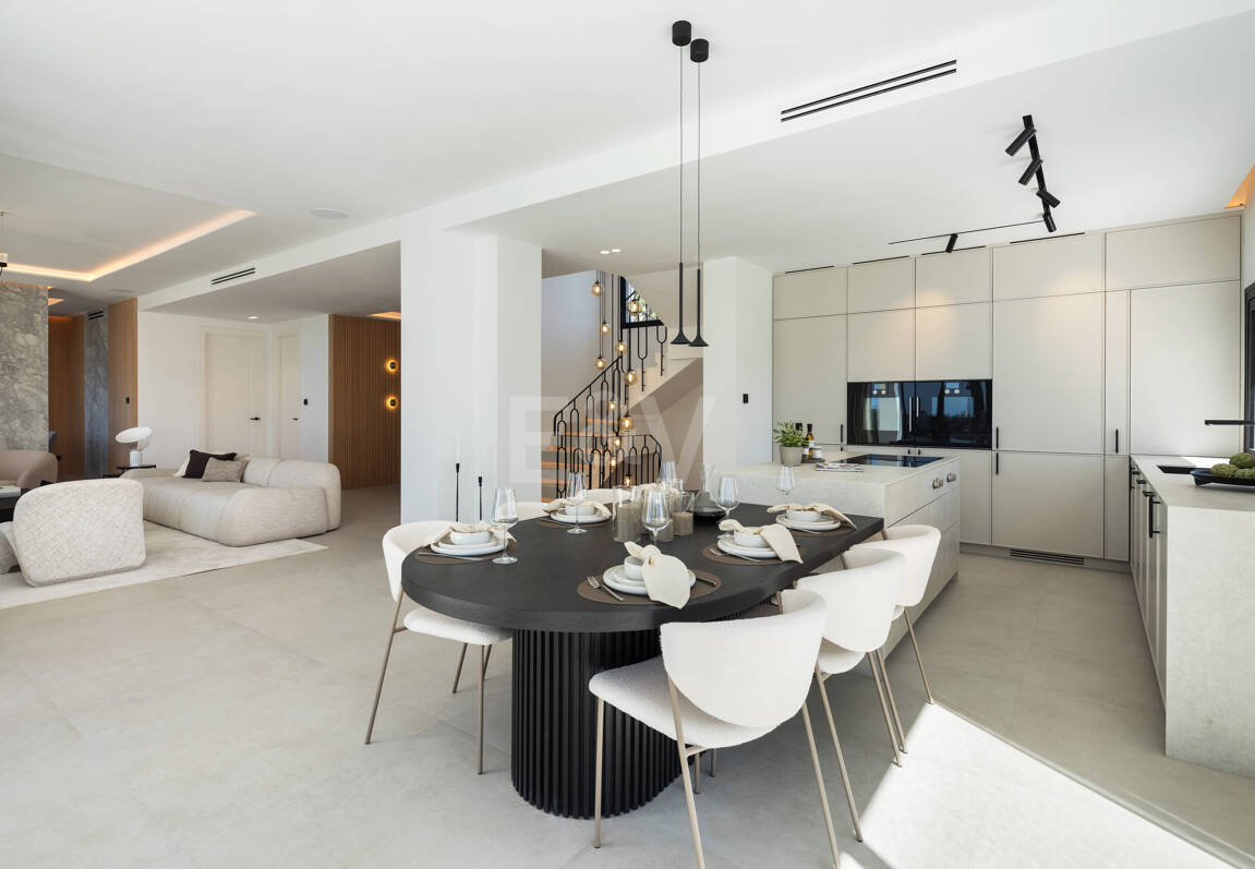 Spectacular villa with sea views and 5 star amenities