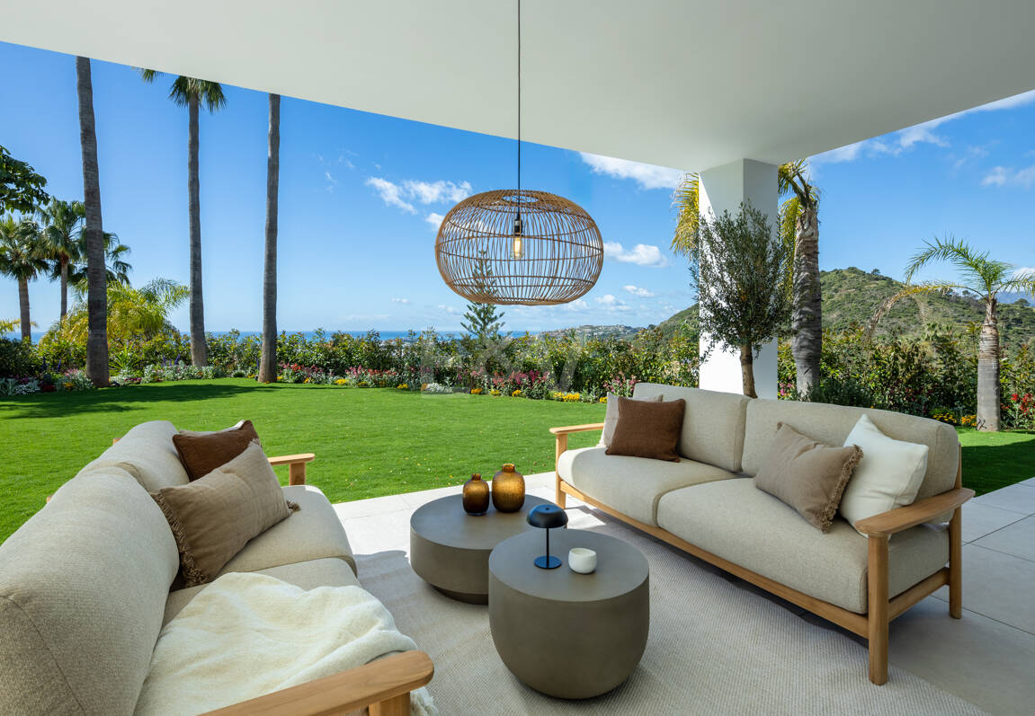 Spectacular villa with sea views and 5 star amenities