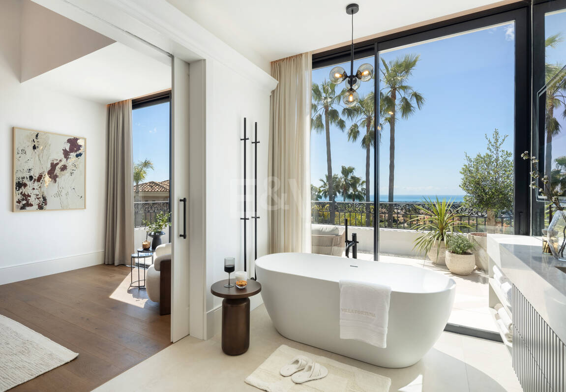 Spectacular villa with sea views and 5 star amenities