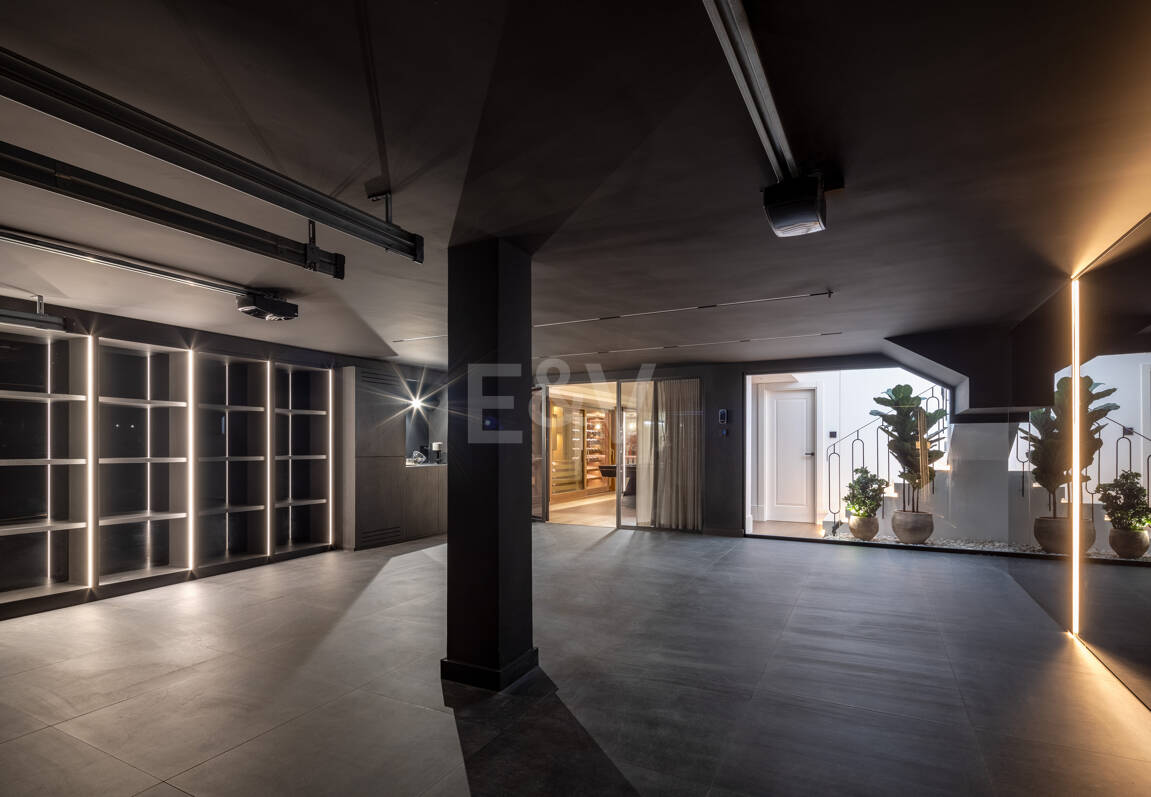 Spectacular villa with sea views and 5 star amenities