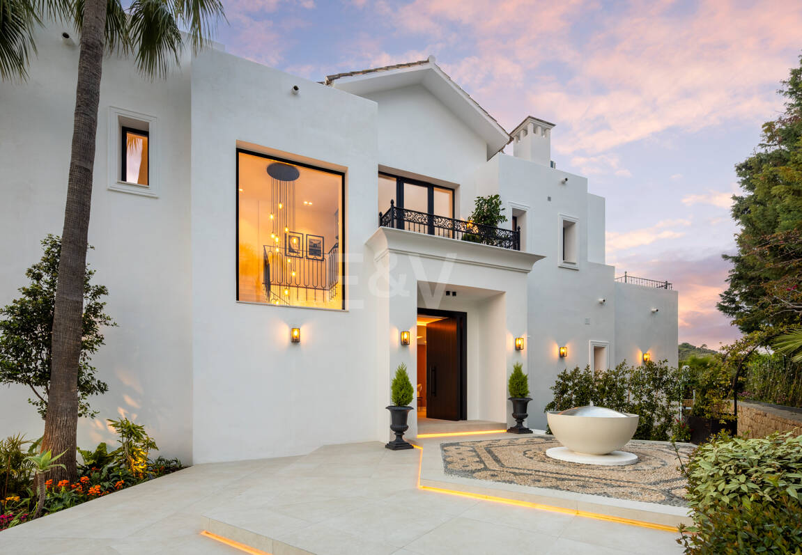 Spectacular villa with sea views and 5 star amenities