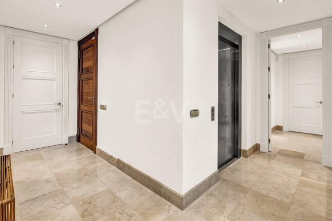 Elegant Beachside Appartement dans la communauté sécurisée de Los Monteros