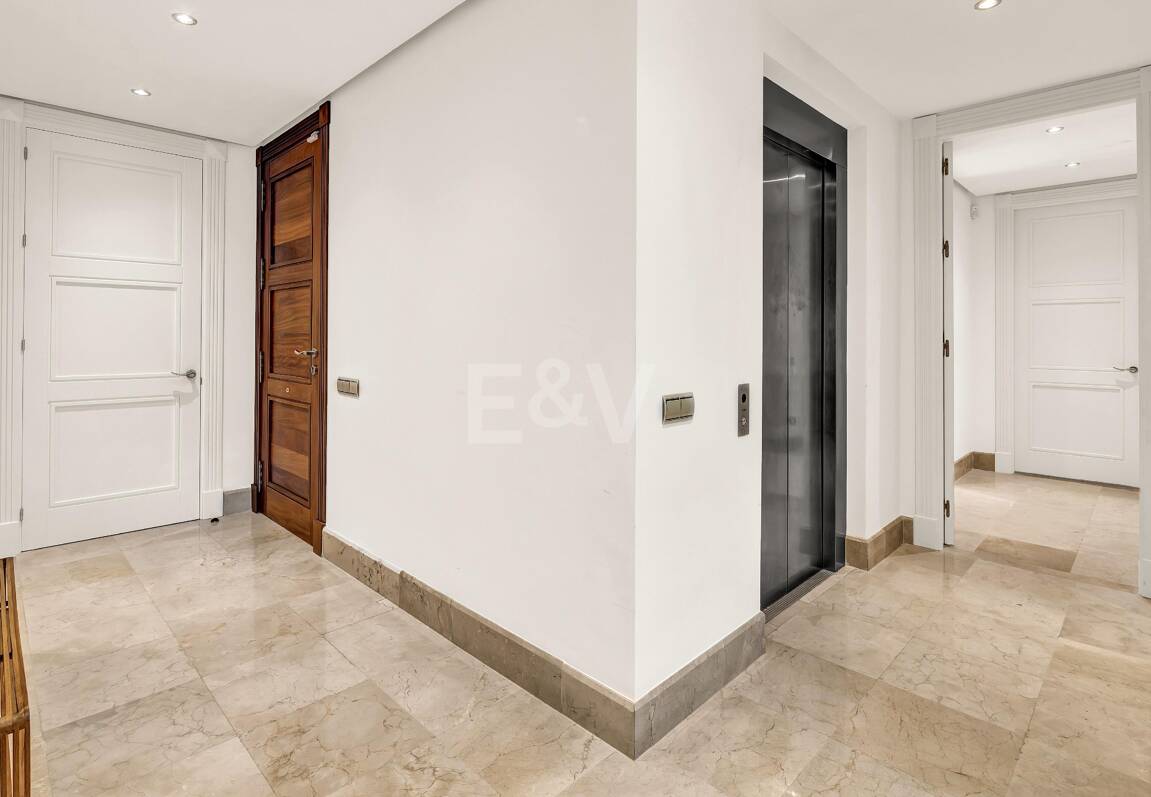 Elegant Beachside Appartement dans la communauté sécurisée de Los Monteros