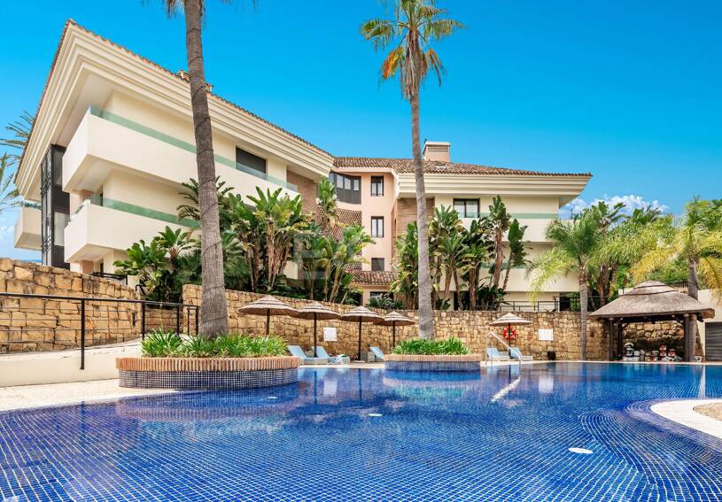 Elegant Beachside Appartement dans la communauté sécurisée de Los Monteros