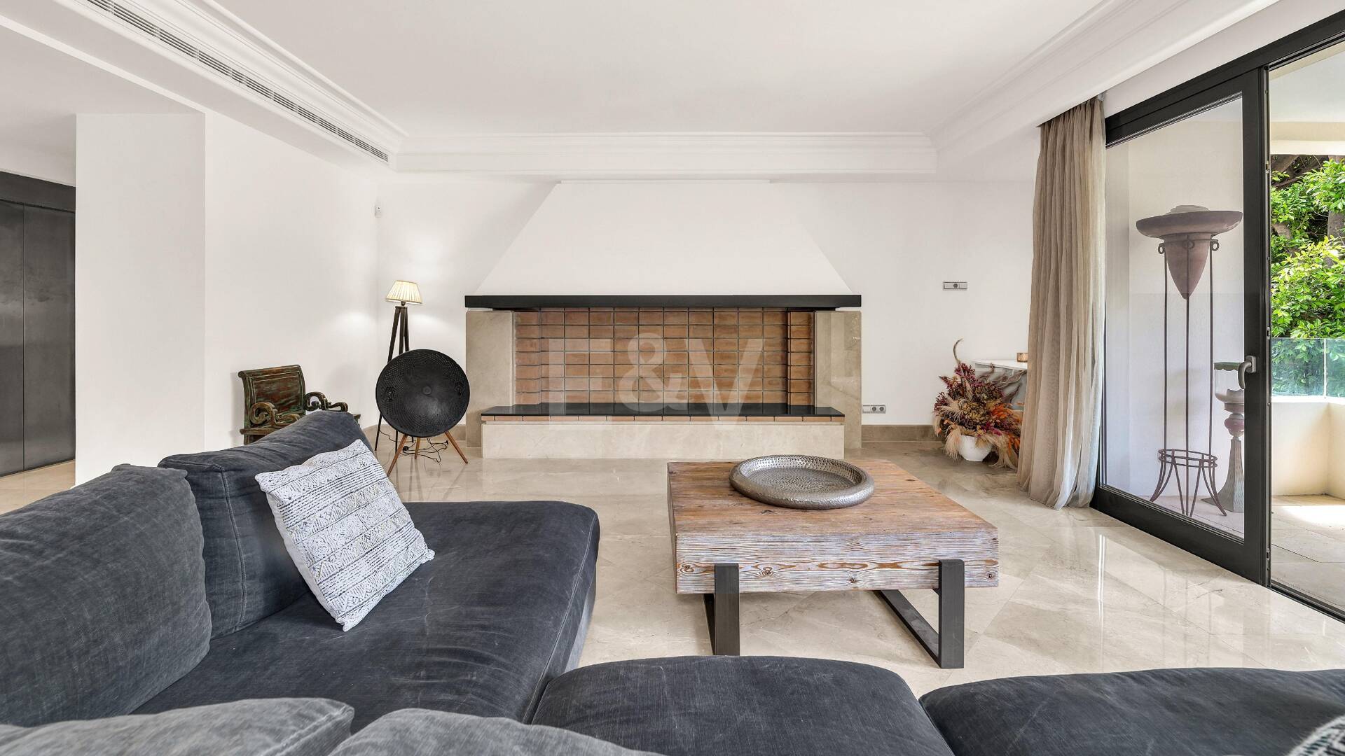 Elegant Beachside Appartement dans la communauté sécurisée de Los Monteros