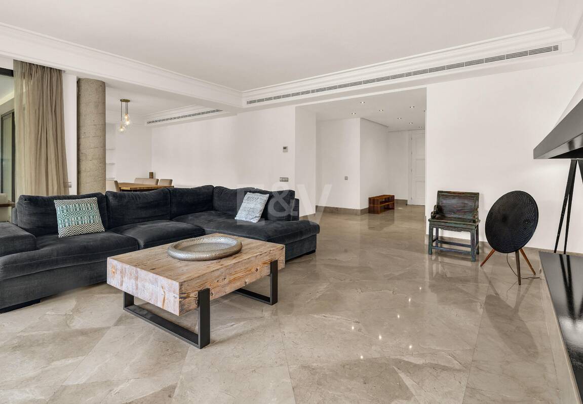 Elegant Beachside Appartement dans la communauté sécurisée de Los Monteros