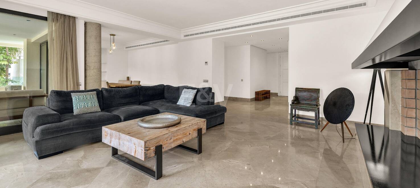 Elegant Beachside Apartment in the Secure Gated Community of Los Monteros
