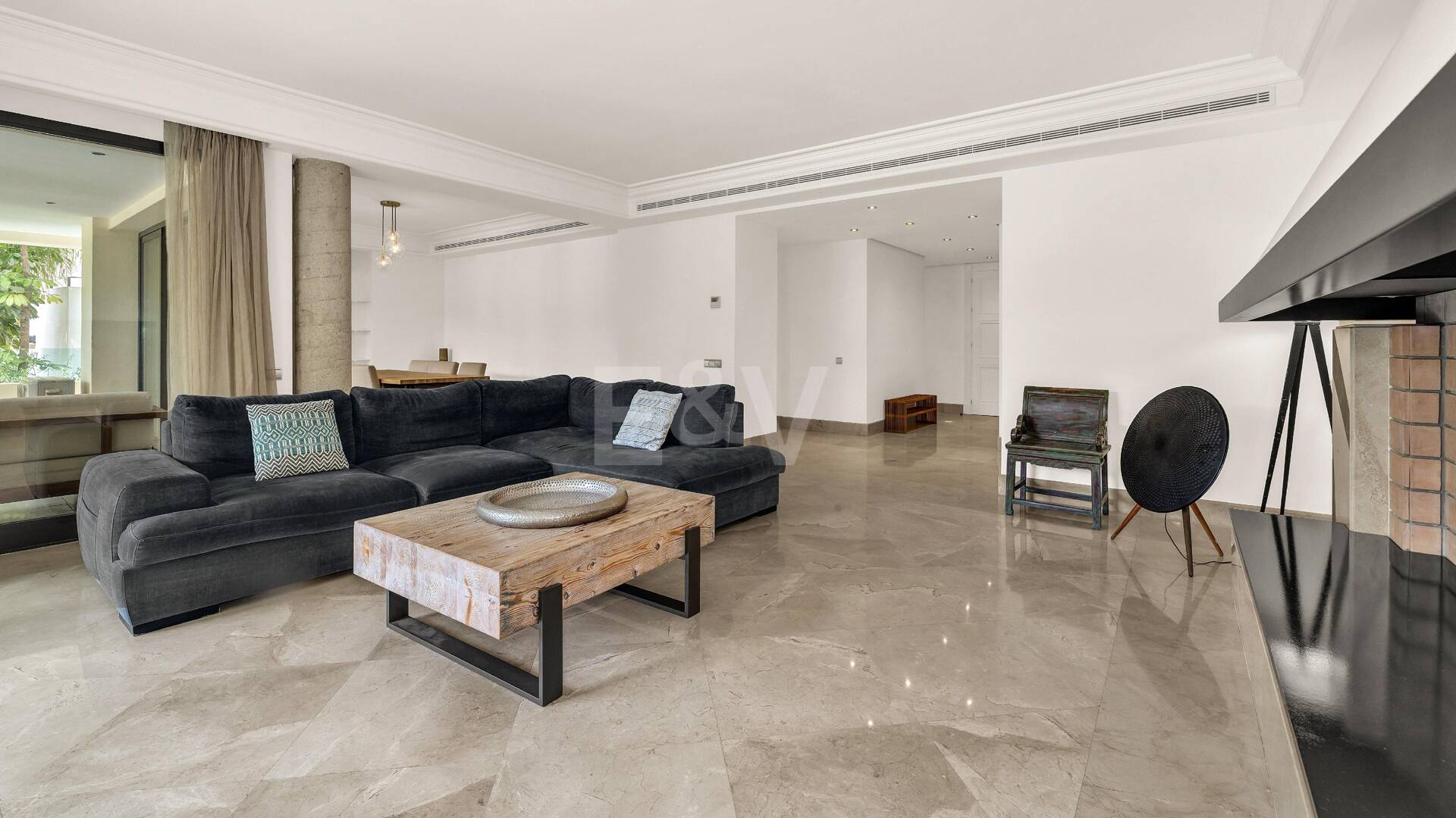 Elegant Beachside Appartement dans la communauté sécurisée de Los Monteros