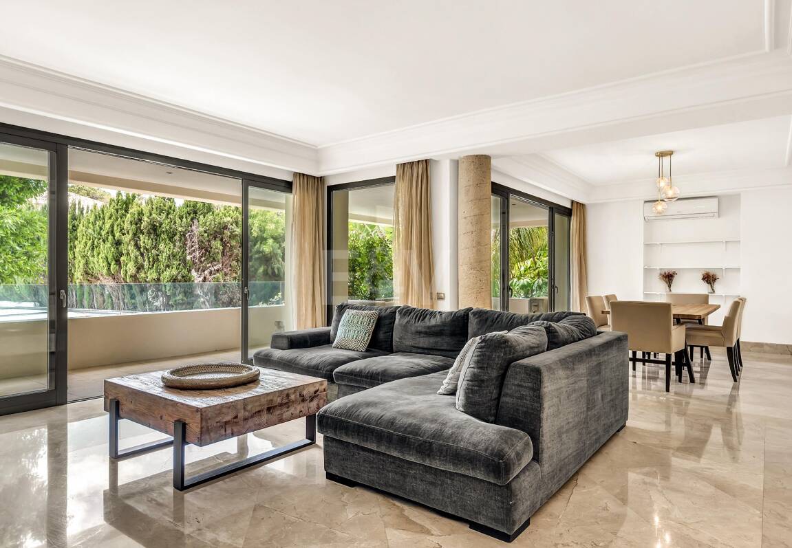 Elegant Beachside Appartement dans la communauté sécurisée de Los Monteros