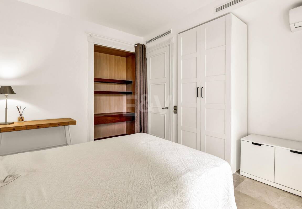 Elegant Beachside Appartement dans la communauté sécurisée de Los Monteros