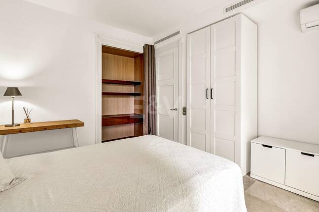 Elegant Beachside Appartement dans la communauté sécurisée de Los Monteros